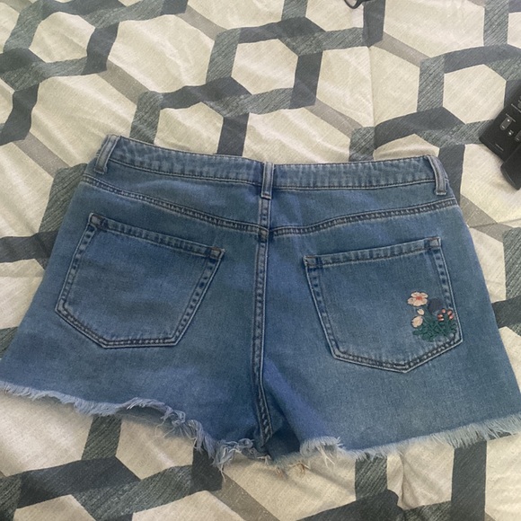 Shorts - Picture 5 of 6